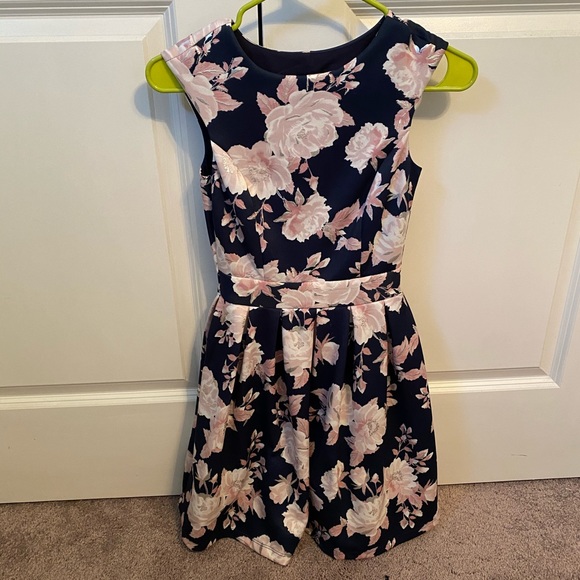 Flower dress - Picture 1 of 3